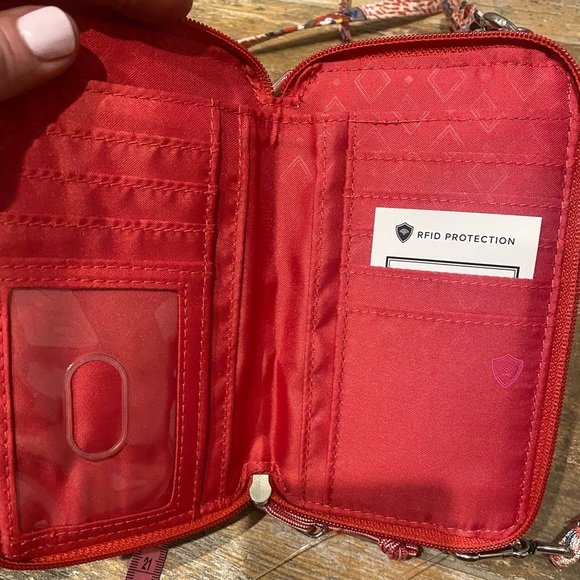 VERA BRADLEY purse! This small bag packs a lot of punch!! See pic for all angles - Picture 9 of 15